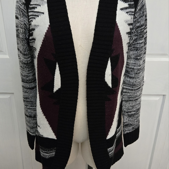 Vanity Acrylic Cardigan - Picture 4 of 16